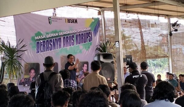 Rocky Gerung “Sebabkan” Kericuhan di Diskusi HMI UGM