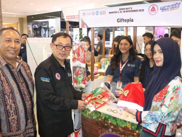 Unsrat Lahirkan Wirausahawan Muda Lewat Demo Day Wirausaha Merdeka Unicube